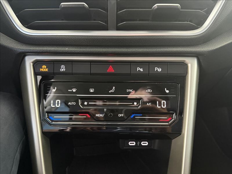 Volkswagen T-Roc 1,0   TSI 85kW,SERVISKA,1.MAJ - fotka 20 z 25