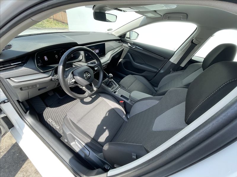 Škoda Octavia 2,0 TDI Combi Ambition Plus - fotka 5 z 24