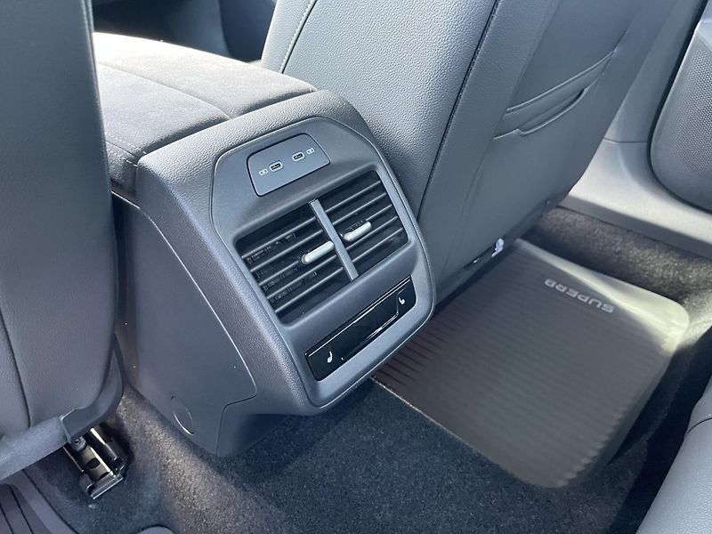 Škoda Superb SPORTLINE 2.0TDI 142kW 4X4 A7A - fotka 21 z 25