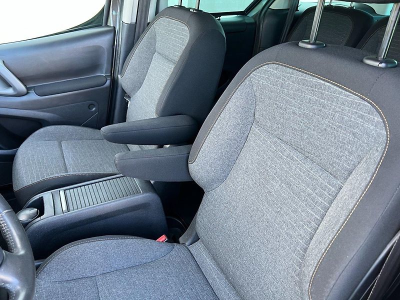 Citroën Berlingo (2017) 1.2PT Shine! NAVI! Tažné! 1.ma - fotka 16 z 37