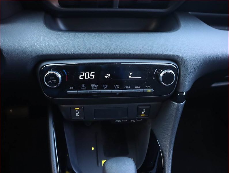 Toyota Yaris (2025) 1.5 VVT-i Hybrid - fotka 12 z 21