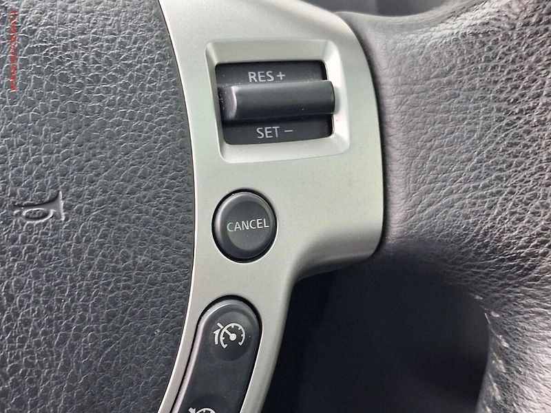 Nissan Qashqai (2012) 2.0 4x4, Tekna, xenon, navi - fotka 13 z 19