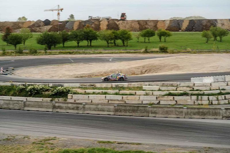 Ideální auta na blbnutí na uzavřených tratích? BMW a Subaru