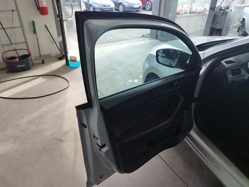 Škoda Rapid (2015) 1,6TDI,66KW,KLIMA,NOV.ROZVODY - fotka 19 z 29