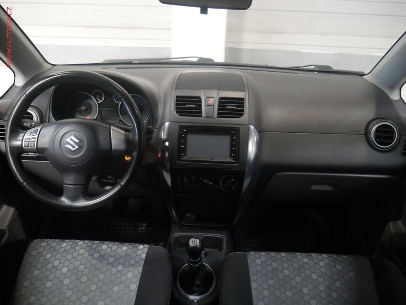 Suzuki SX4 (2013) 1.6VVT 4x4, 1.maj,ČR, AC - fotka 8 z 16