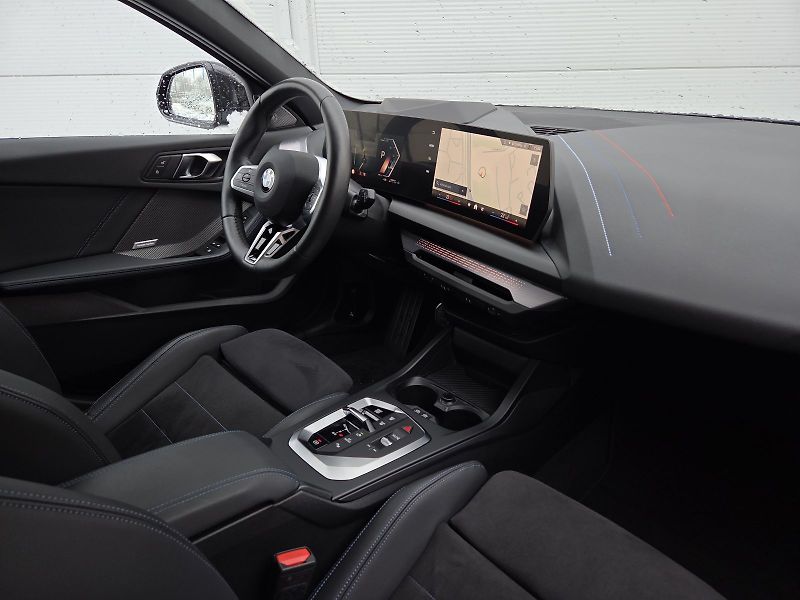 BMW Řada 1 (2025) 120d sDrive M Sport - fotka 16 z 16