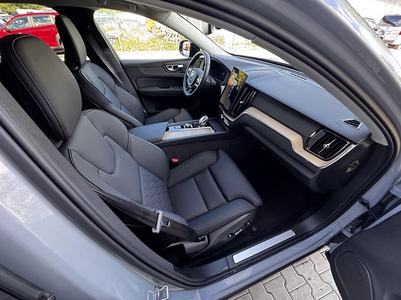 Volvo XC60 B5 AWD PLUS/360/1 maj/ + kola - fotka 14 z 49