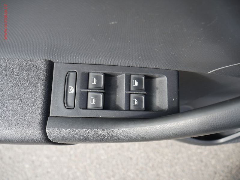 Škoda Rapid (2014) 1.6 TDi, Elegance, STK6/28 - fotka 12 z 17