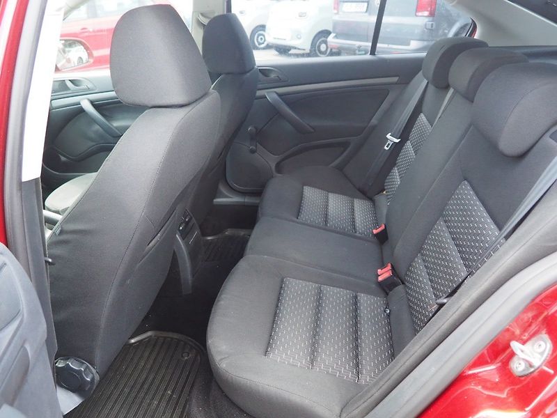 Škoda Octavia (2010) 1.9 TDI, 77 kW, Ambiente - fotka 12 z 34