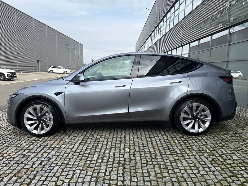 Tesla Model Y (2025) - fotka 13 z 76
