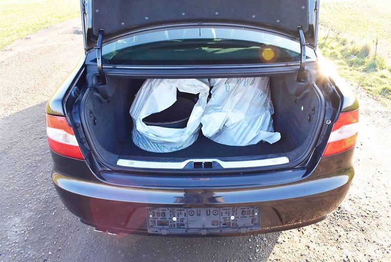 Škoda Superb 2,0 TDI SERVIS STK NOVÉ DSG! - fotka 17 z 19