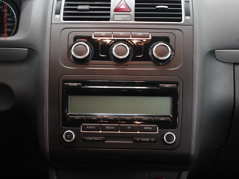 Volkswagen Touran (2011) 1.6 TDi, autoAC, temp - fotka 13 z 21