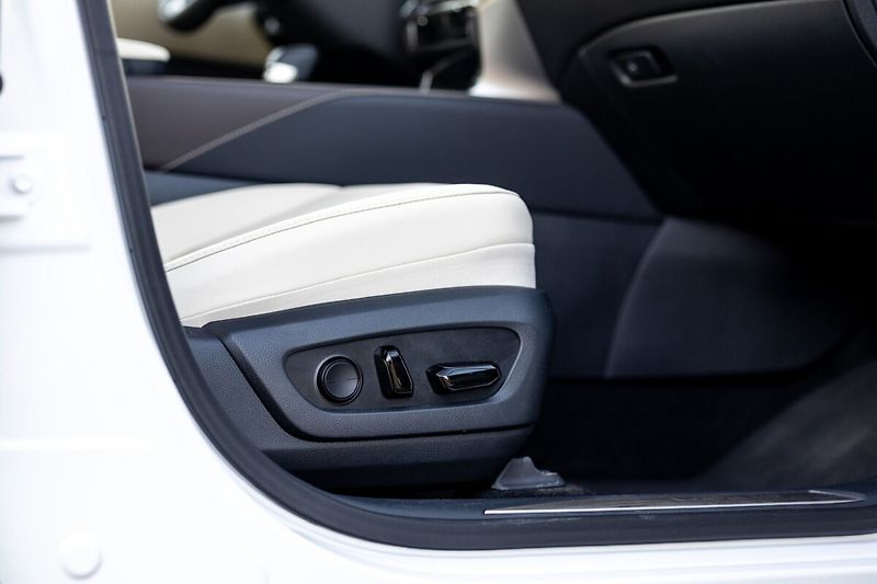 Lexus RX 450h plus 450h+ 2,5 PHEV F SPORT DESIGN - fotka 13 z 30