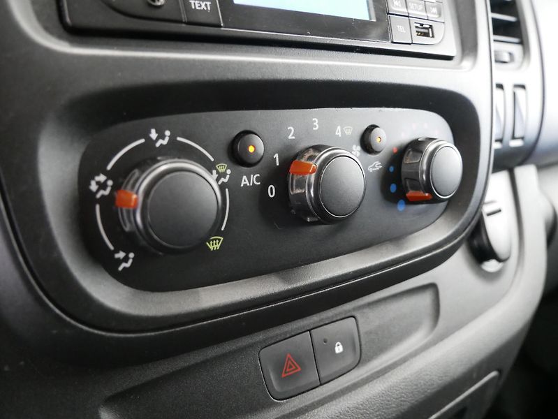 Opel Vivaro - fotka 19 z 24