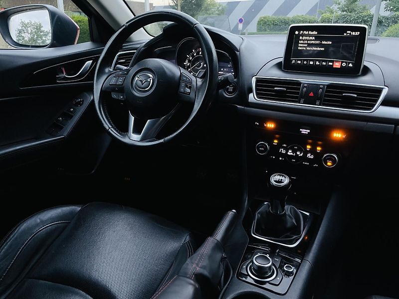Mazda 3 2.0i MANUÁL SENZORY HEADUP LED - fotka 23 z 43