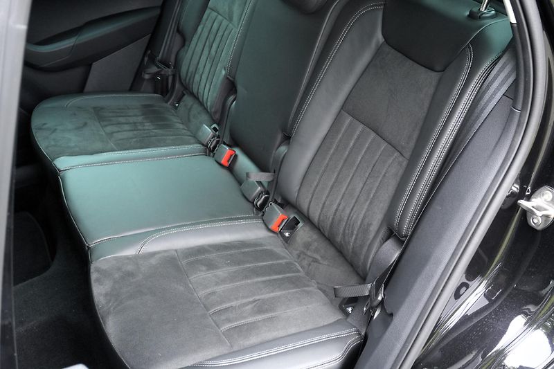 Škoda Karoq 1.5 TSI 110 kW, Kamera,Keyless - fotka 34 z 41
