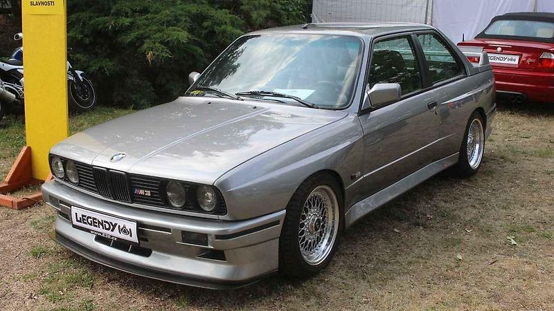 Automobilová slavnost Legendy.