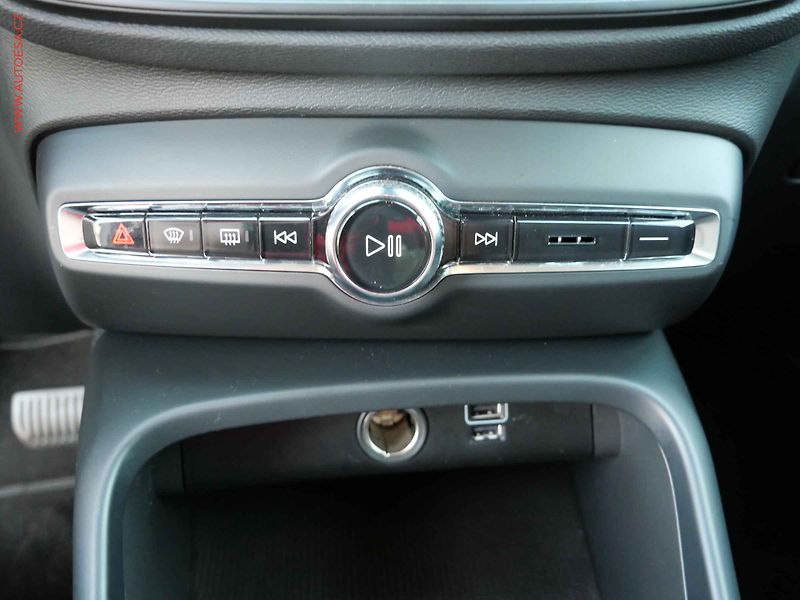 Volvo XC40 (2021) 1.5T, 1.maj,ČR, Momentum, AT - fotka 16 z 28