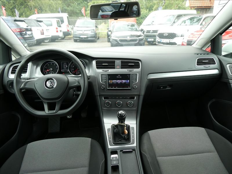 Volkswagen Golf 1,2 TSi 81kW 2x kola, serviska - fotka 26 z 54