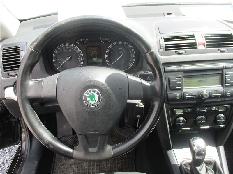 Škoda Octavia 1,6 MPI, aut.klima,serviska, - fotka 14 z 28