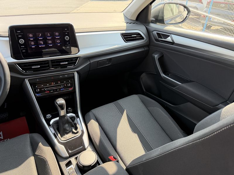 Volkswagen T-Roc 1,5 TSi/110kW LIFE - DSG,TZ,.. - fotka 40 z 67