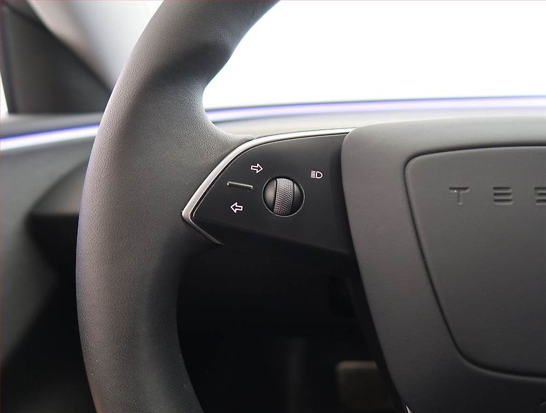 Tesla Model 3 (2023) Standard Range 60kWh, SoH 95% - fotka 15 z 31