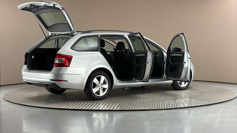 Škoda Octavia 1.6 TDI Ambition Combi - fotka 6 z 24