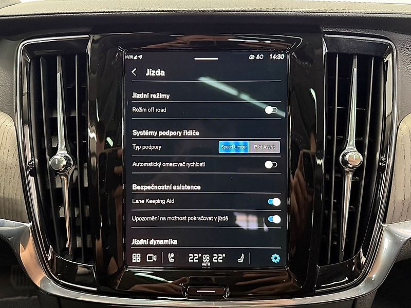 Volvo V90 B4 AWD ADVANCED, H&K, PANO, KE - fotka 15 z 26