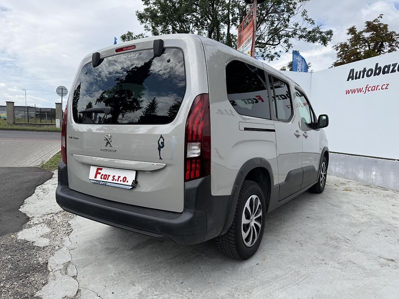 Peugeot Rifter (2020) 1.2 PureTech 7 míst ser.knížka - fotka 8 z 23