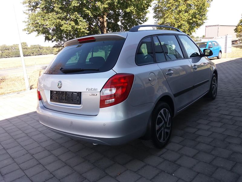 Škoda Fabia 1.2TSi,DIG.KLIMA,VÝHŘEV.SEDAD! - fotka 9 z 29