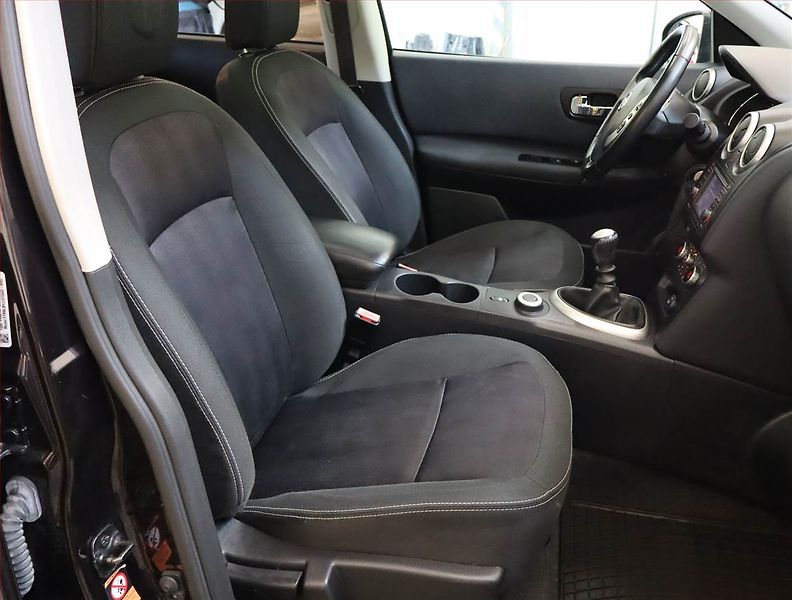 Nissan Qashqai (2012) 1.6 dCi, 4X4, Navi, Tempomat - fotka 9 z 23