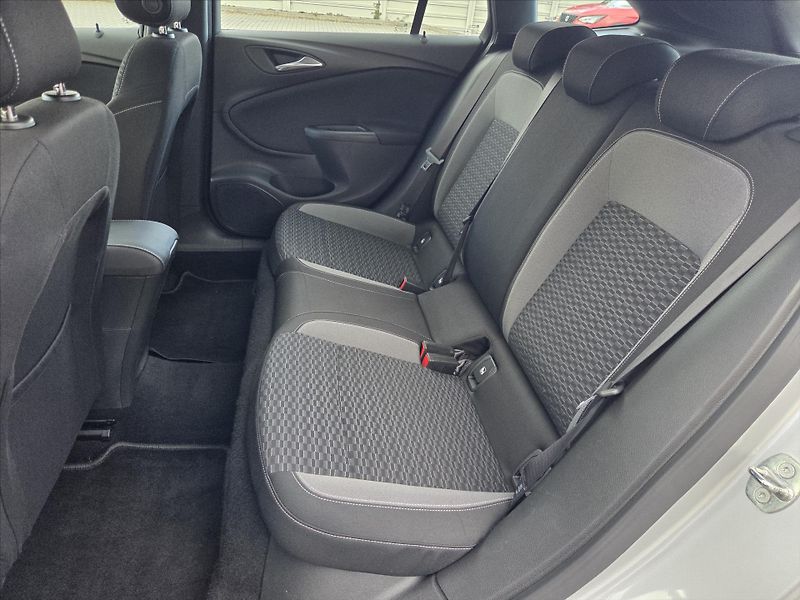 Opel Astra 1,4 Turbo 107kW Edition 1.maj - fotka 11 z 23