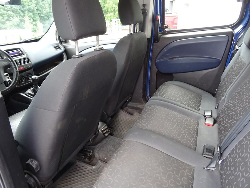 Fiat Dobló (2011) 1.3 JTD 66kw MAN5 - fotka 13 z 24