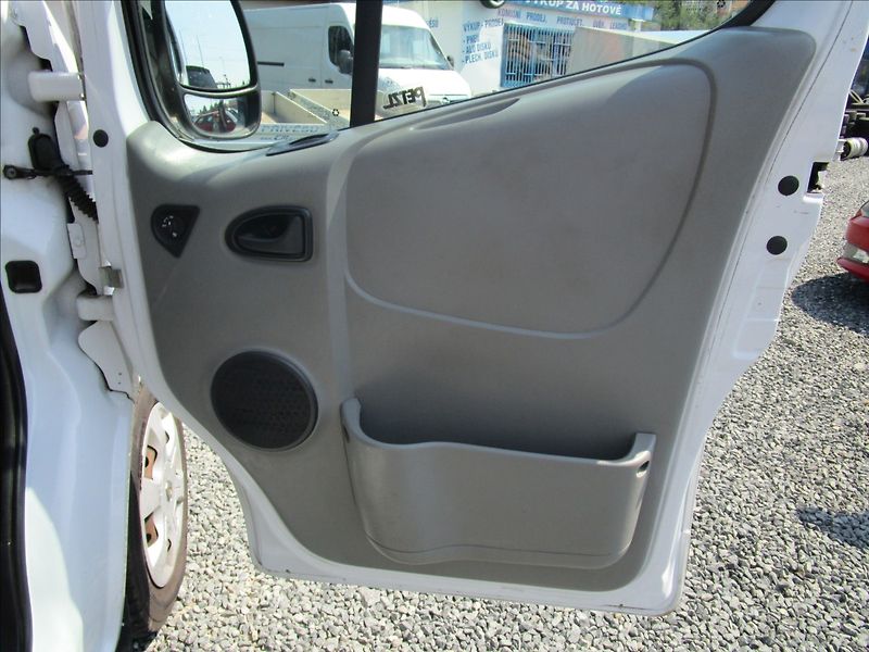 Renault Trafic 2.0dCi 115 Passenger, 9 míst - fotka 20 z 41