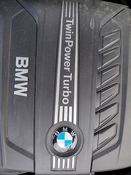 BMW X6 (2013) Pěkný stav, málo najeto - fotka 22 z 27