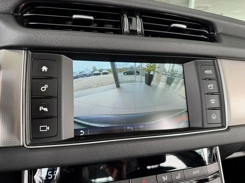 Jaguar XF 20d Prestige*Kamera*Meridian - fotka 21 z 35