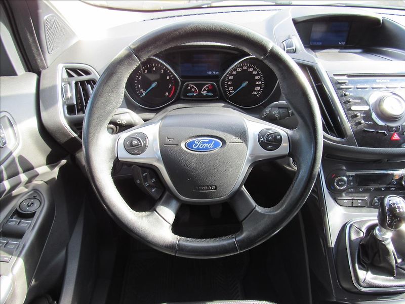 Ford Kuga 1,5 110kW 4x2 - fotka 12 z 36