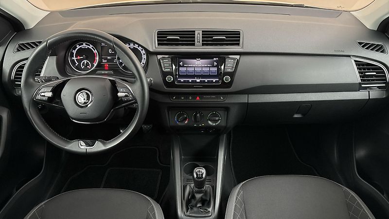 Škoda Fabia 1.0 TSI Ambition Combi - fotka 8 z 24