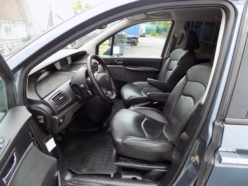 Peugeot 807 (2009) 2.0HDi/7.Míst/NAVI/LED/ - fotka 13 z 36