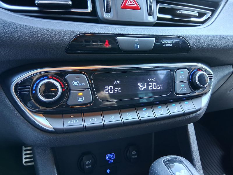 Hyundai i30 N-LINE 1.5 T-GDi 117 kW - fotka 13 z 26