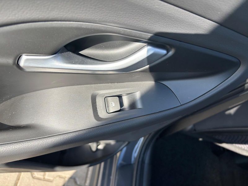 Hyundai i30 1.5 T-GDI MHEV DCT N-Line - fotka 23 z 27