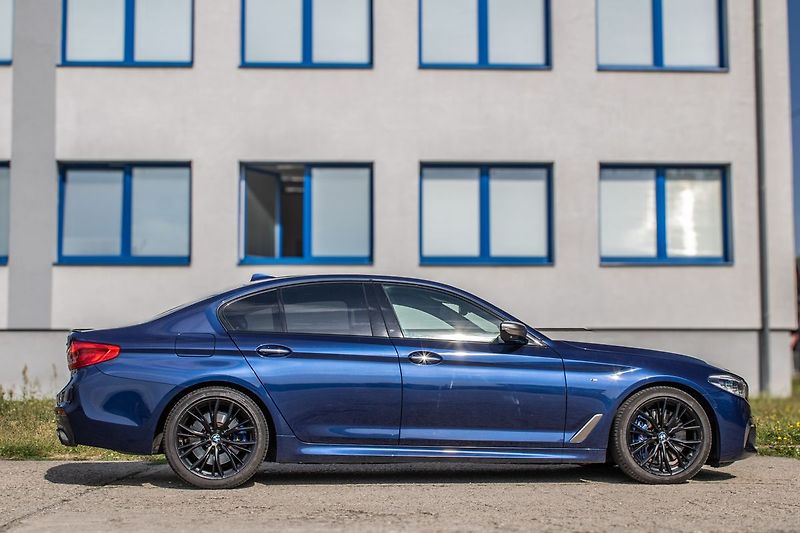 BMW Řada 5 - fotka 4 z 28