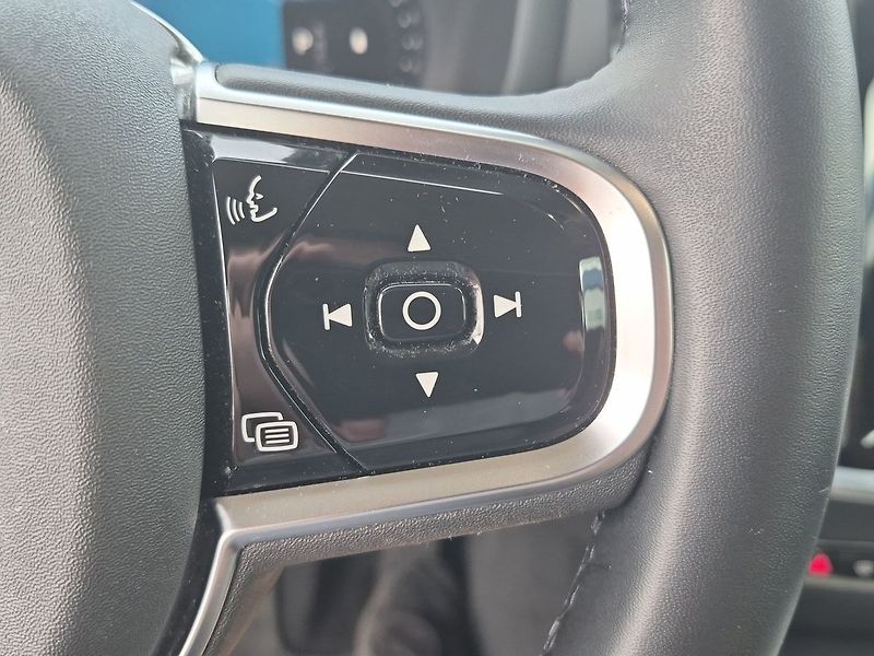 Volvo V60 B4 benzin Plus Dark DCT - fotka 15 z 26