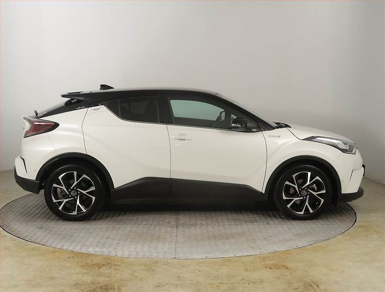 Toyota C-HR (2019) Selection 1.8 Hybrid - fotka 6 z 21