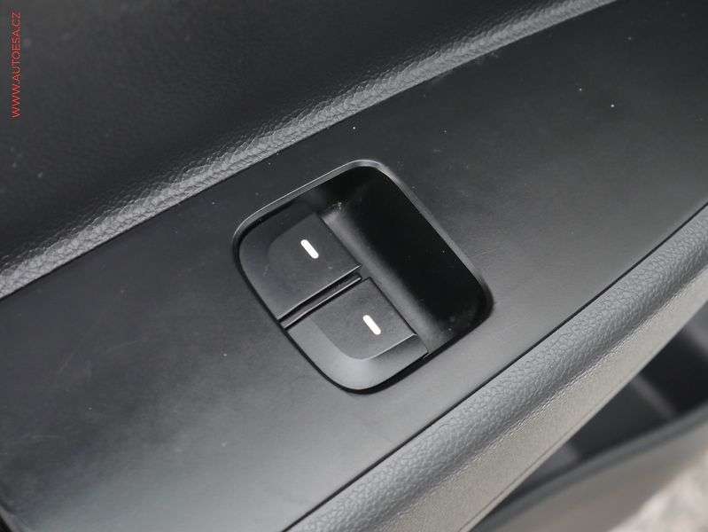 Hyundai i10 (2018) 1.0i, ČR, AC - fotka 16 z 18