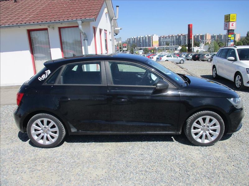 Audi A1 1,2 TSi, klima,Navi,serv.kn. - fotka 4 z 32