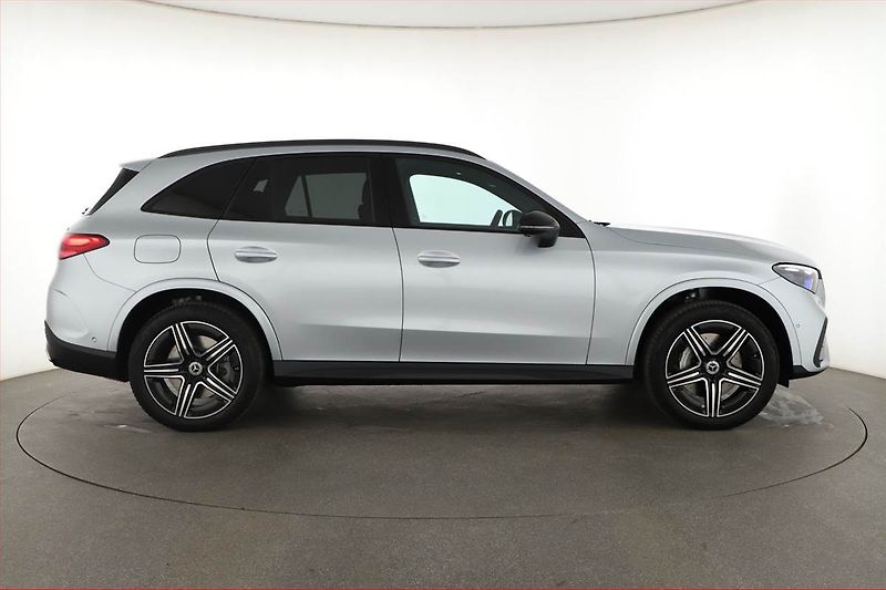 Mercedes-Benz GLC (2025) 300 de 4MATIC, AMG LINE - fotka 6 z 29