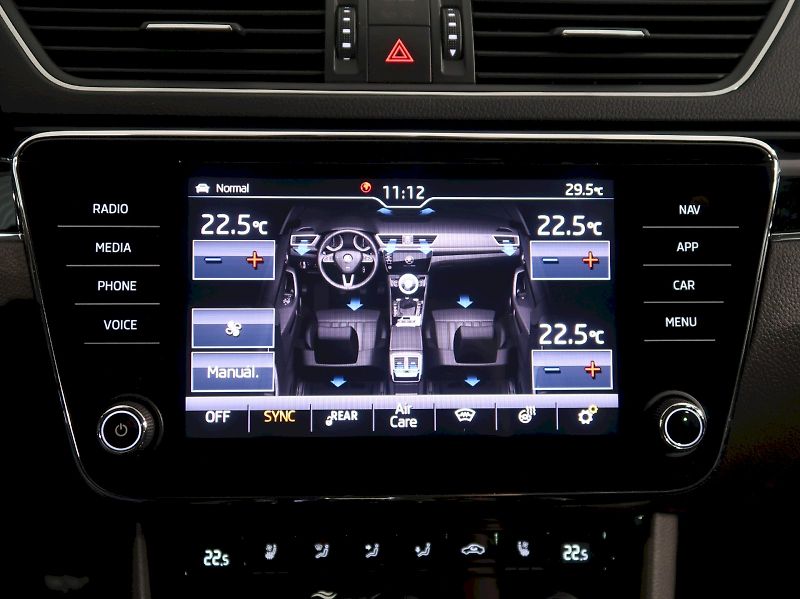 Škoda Superb (2020) LAURIN&KLEMENT 2.0TDI 140KW DS - fotka 29 z 48