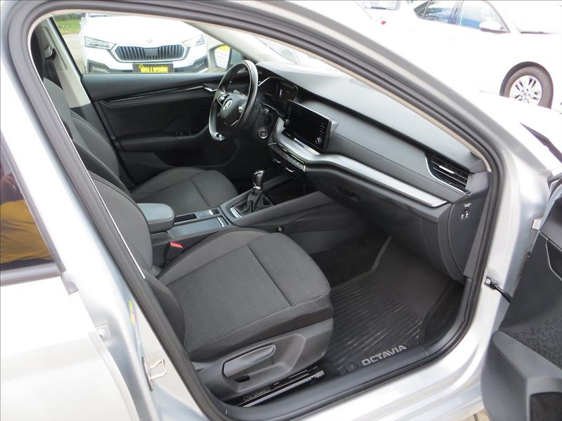 Škoda Octavia 2,0 TDI 85kW Ambition ČR - fotka 11 z 26