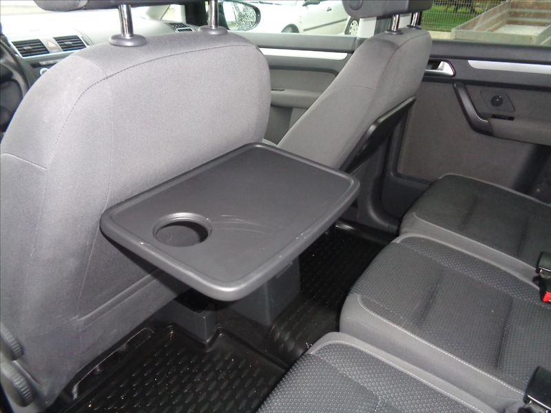 Volkswagen Touran 1,4 - fotka 16 z 19